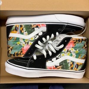 Women’s Vans Sk8-Hi size 7.5 NWT